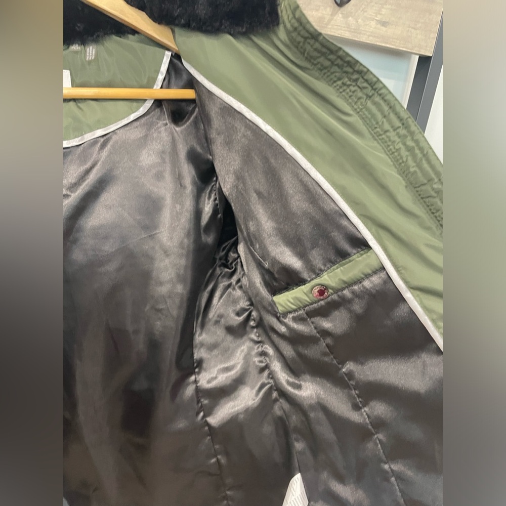 COPY - Small Women's Calvin Klein Black and Army Green Puffer Coat with Faux Fu… - Picture 6 of 12